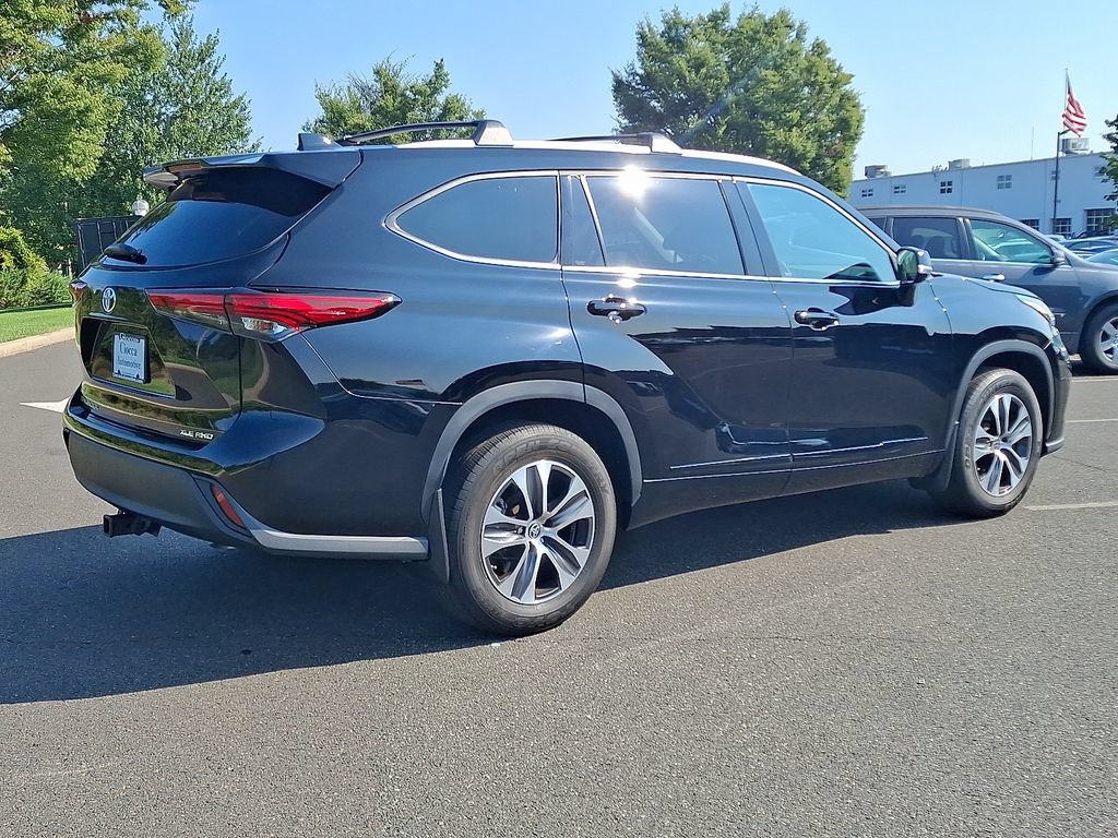 2022 Toyota Highlander XLE - Photo 9