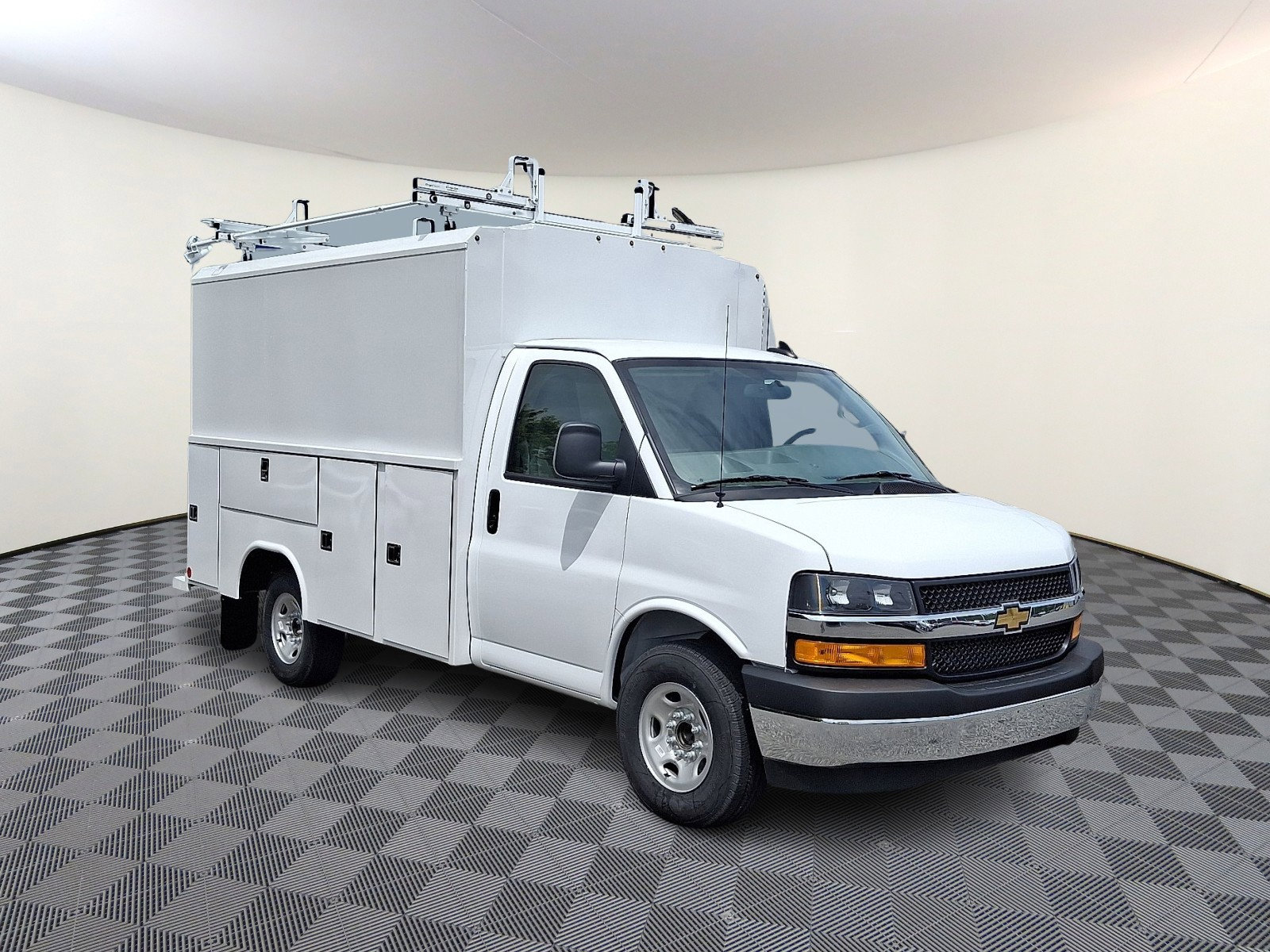 2025 Chevrolet Express Cutaway Base's photo