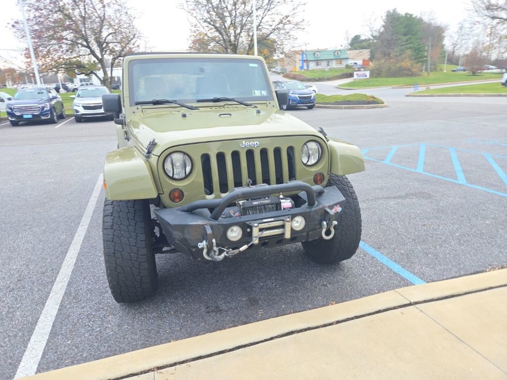2013 Jeep Wrangler Unlimited Sahara photo 2
