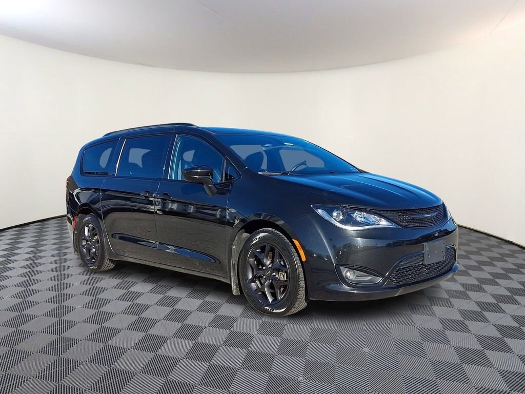 Used 2018 Chrysler Pacifica Touring L