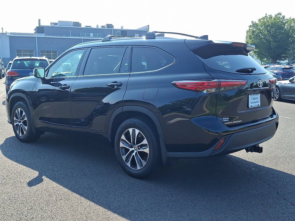 2022 Toyota Highlander XLE - Photo 7