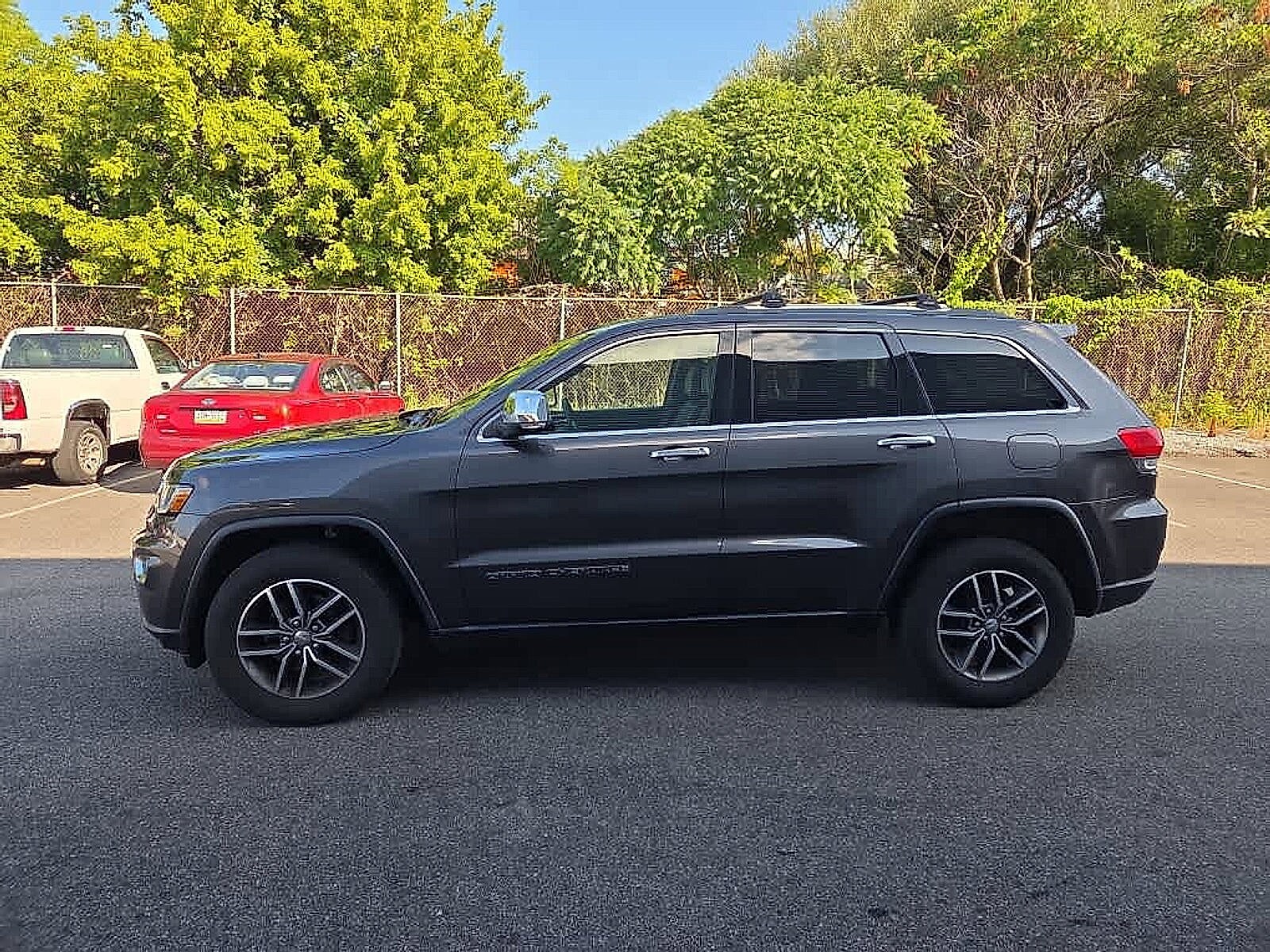 2018 Jeep Grand Cherokee Limited photo 2