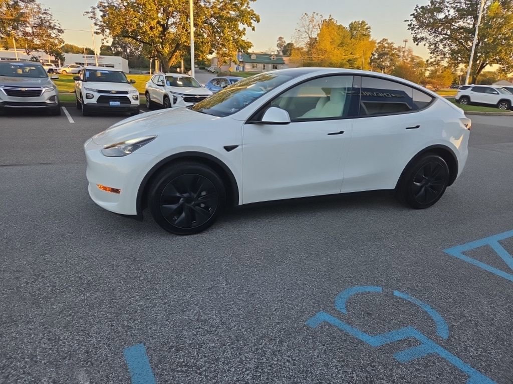 2025 Tesla Model Y Long Range photo 4