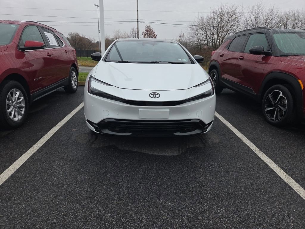 2025 Toyota Prius LE photo 2