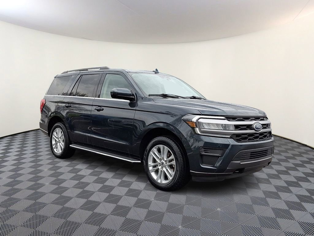 2022 Ford Expedition XLT's photo