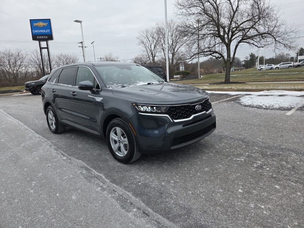2021 Kia Sorento LX's photo