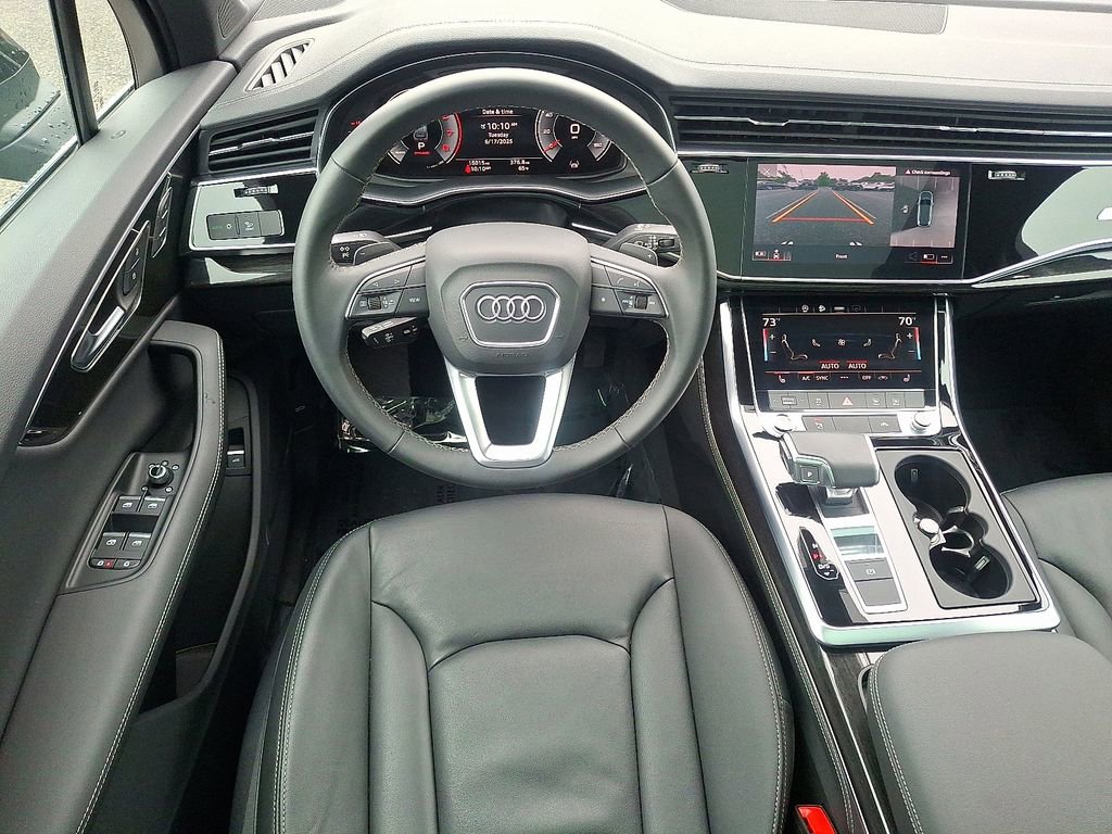 2025 Audi Q7 55 Premium Plus photo 2
