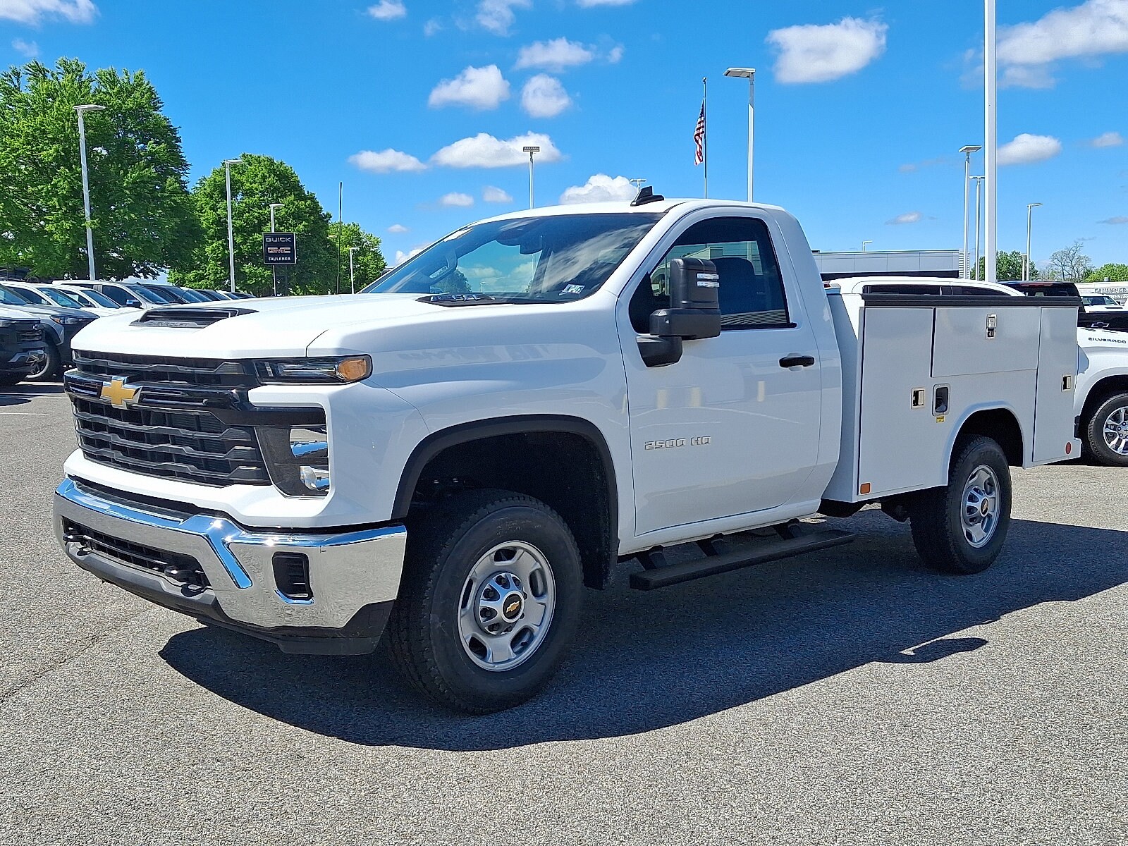 2025 Chevrolet Silverado 2500HD photo 2