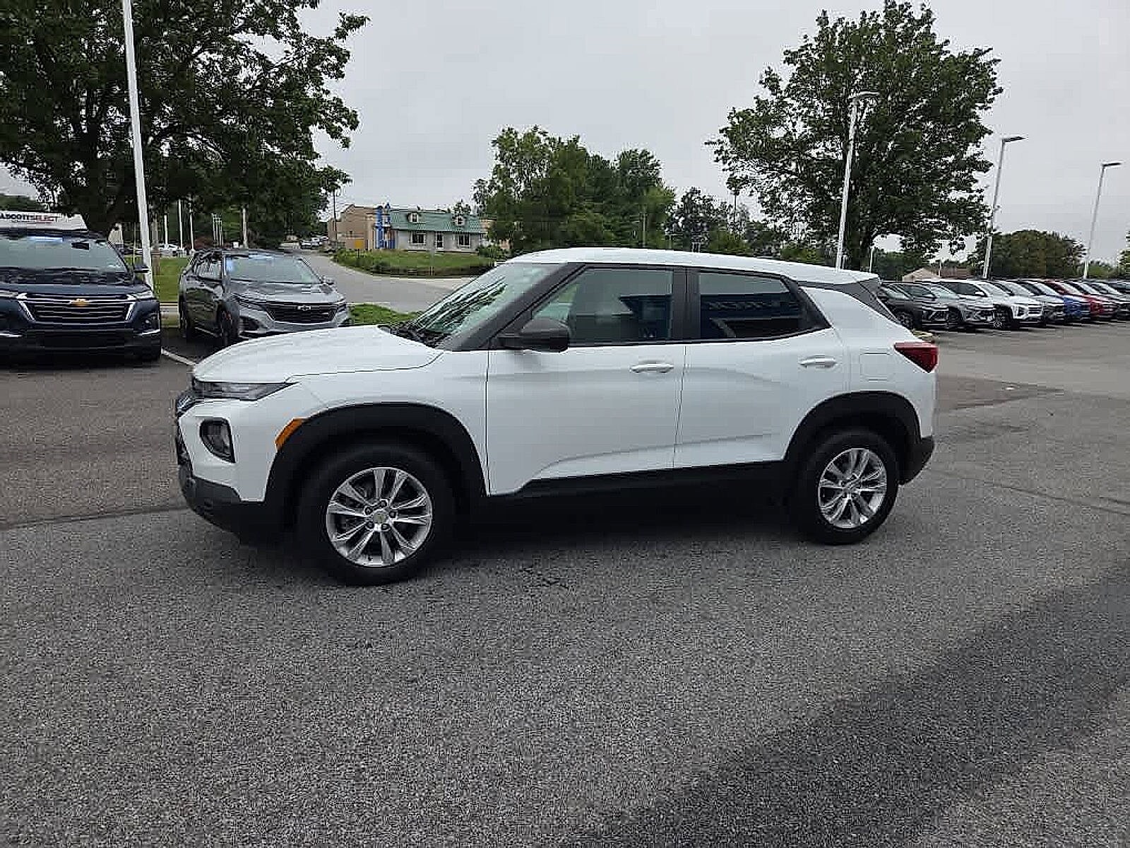 2021 Chevrolet Trailblazer LS photo 2