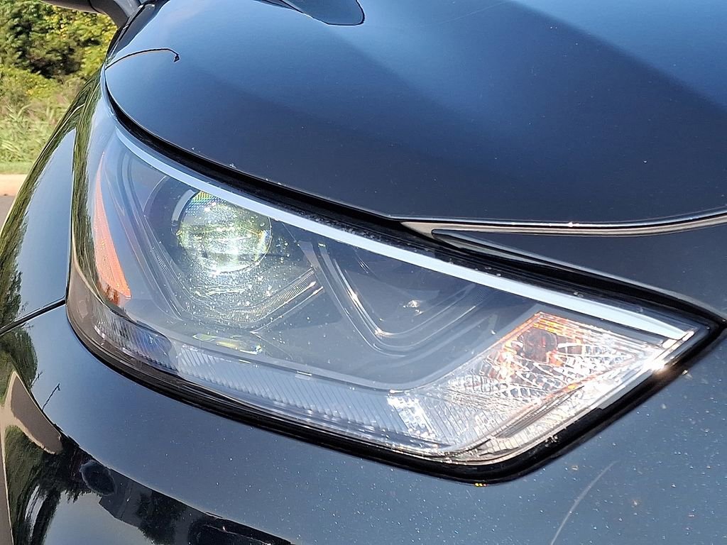 2022 Toyota Highlander XLE - Photo 12