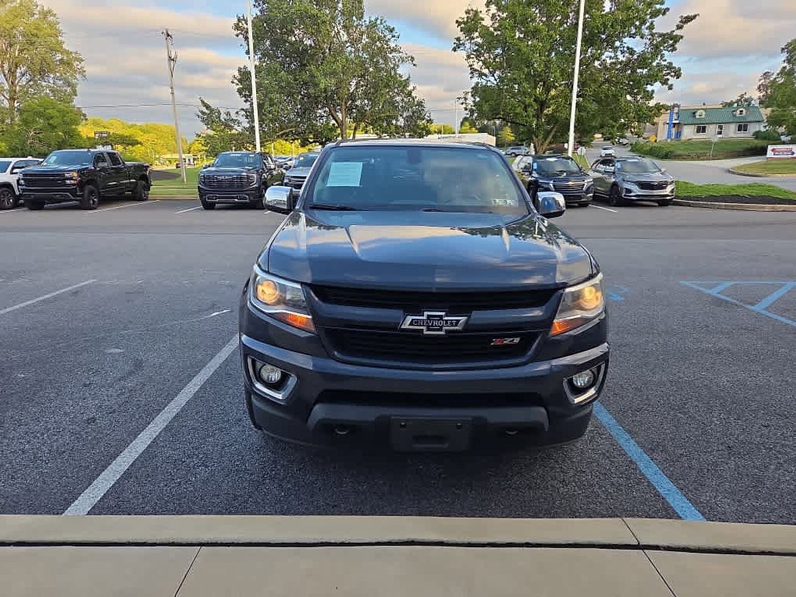 2018 Chevrolet Colorado Z71 photo 2