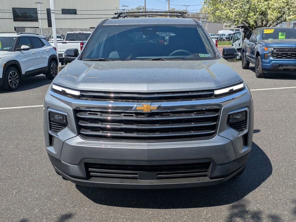 Used 2025 Chevrolet Traverse LT SUV