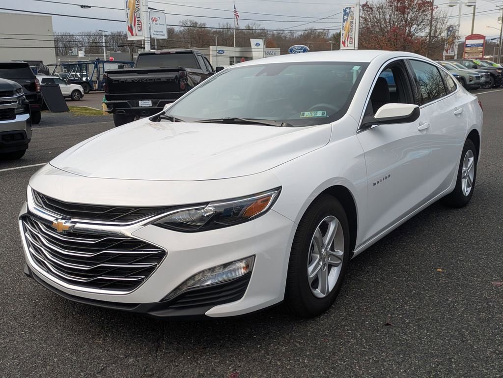 2024 Chevrolet Malibu 1LT photo 3