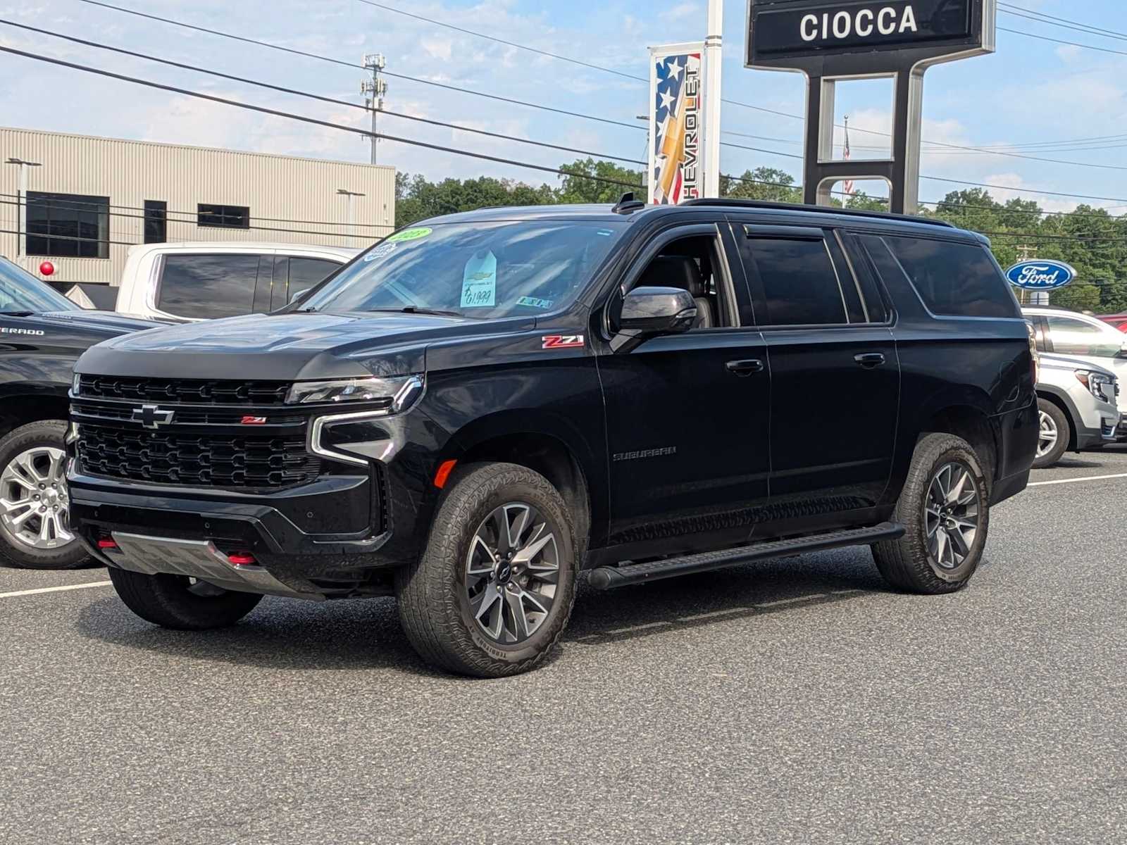 2023 Chevrolet Suburban Z71 photo 3