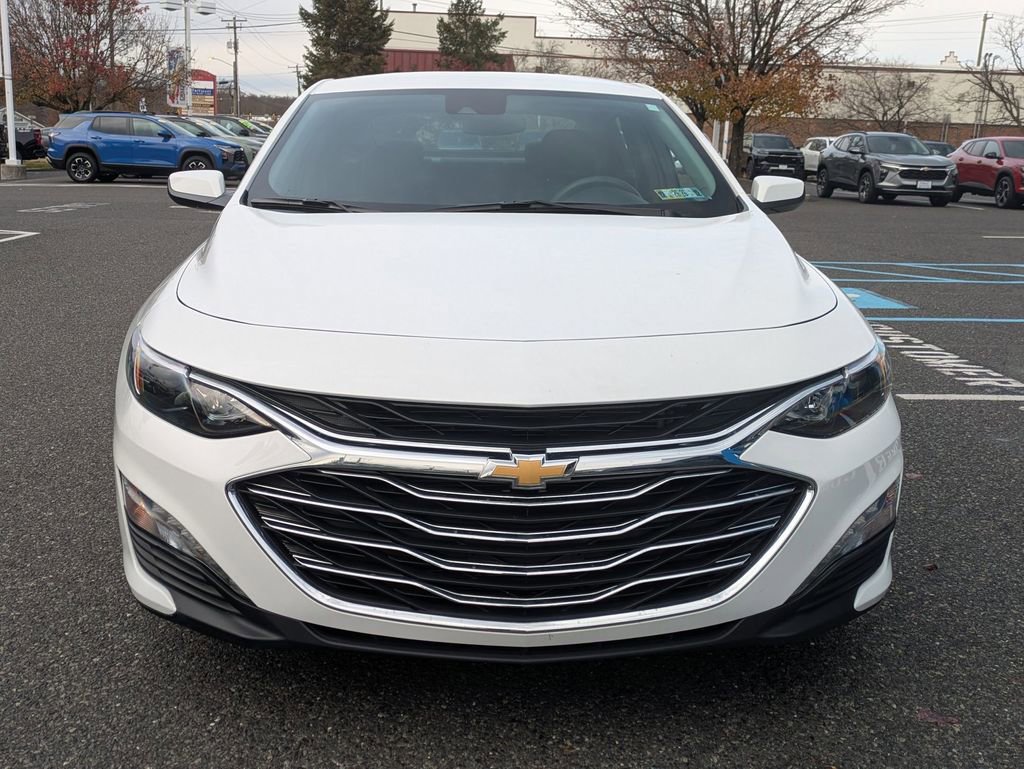 2024 Chevrolet Malibu 1LT photo 2