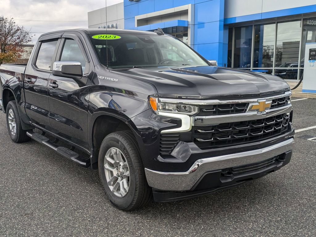 2023 Chevrolet Silverado 1500 LT photo 3