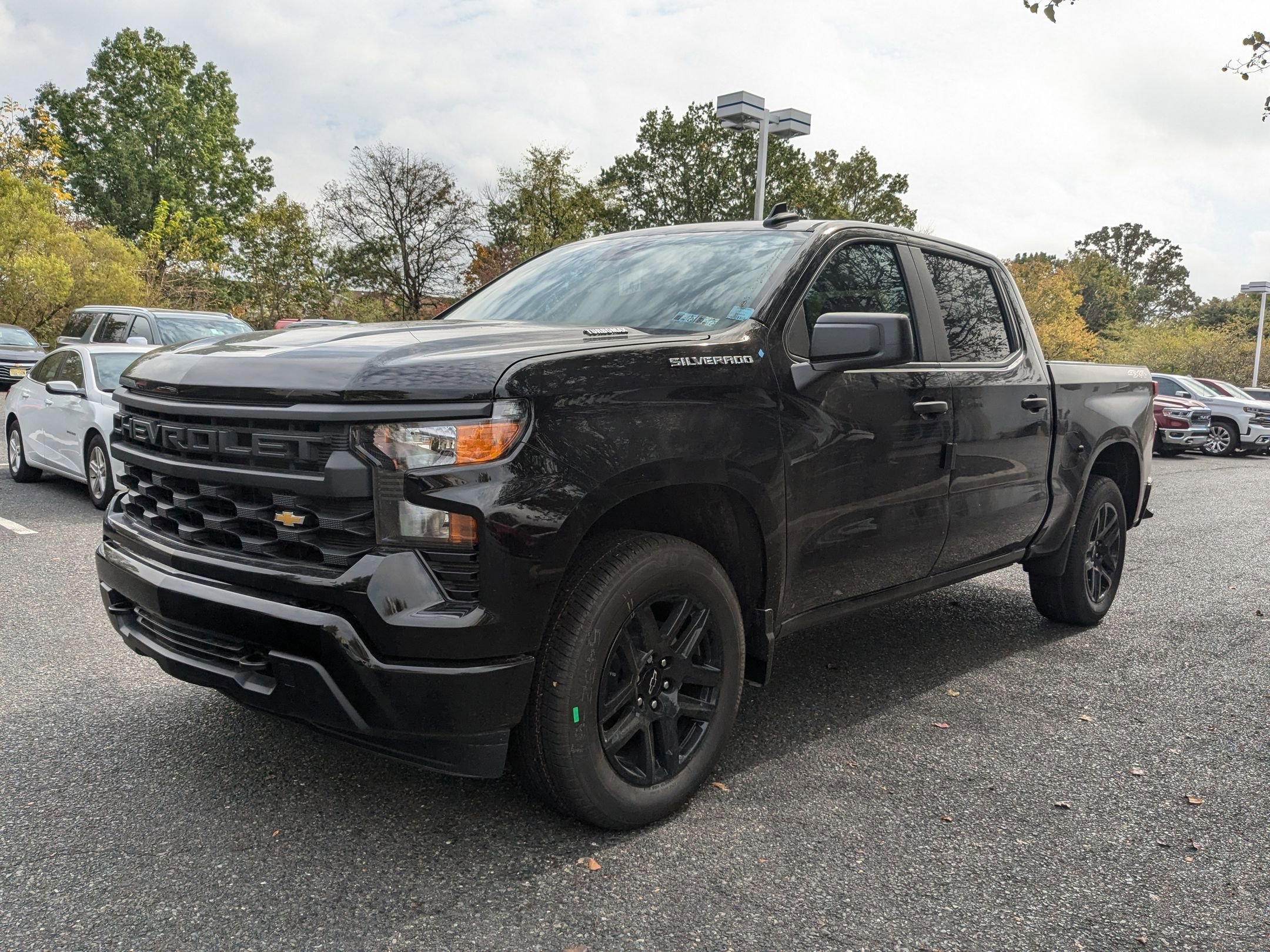 2025 Chevrolet Silverado 1500 Custom photo 3