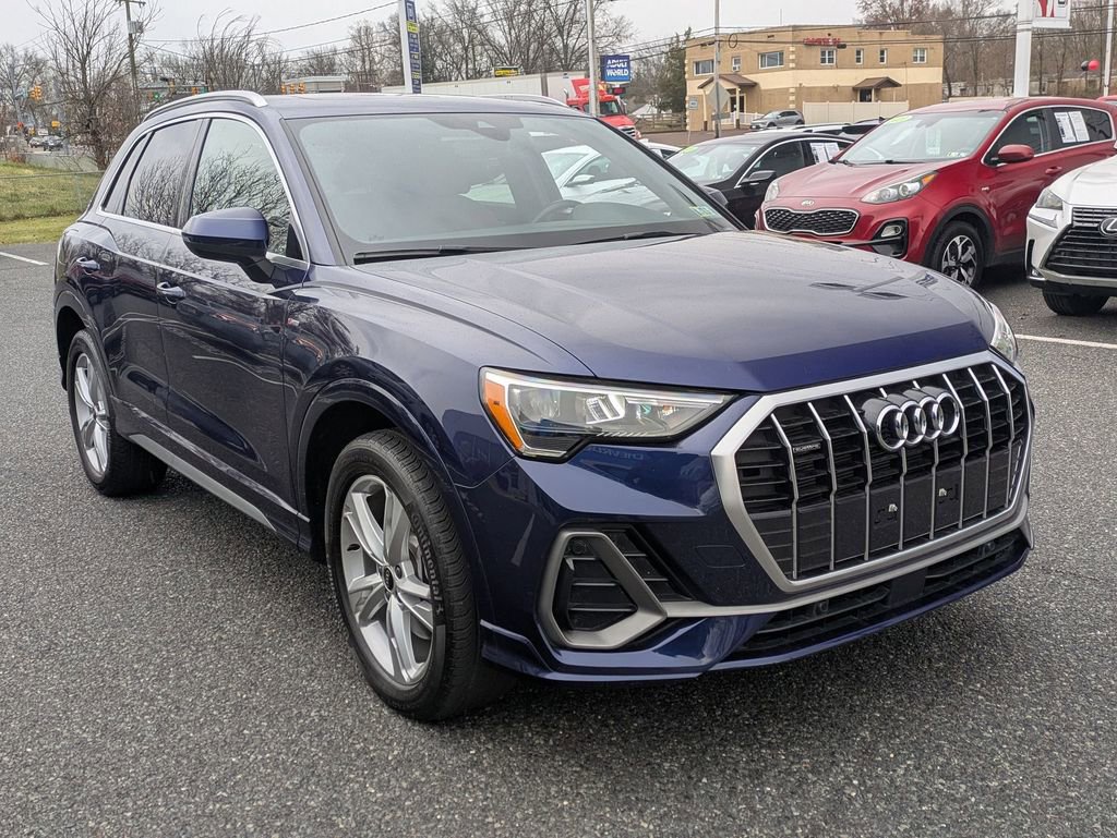 2022 Audi Q3 S line Premium photo 3