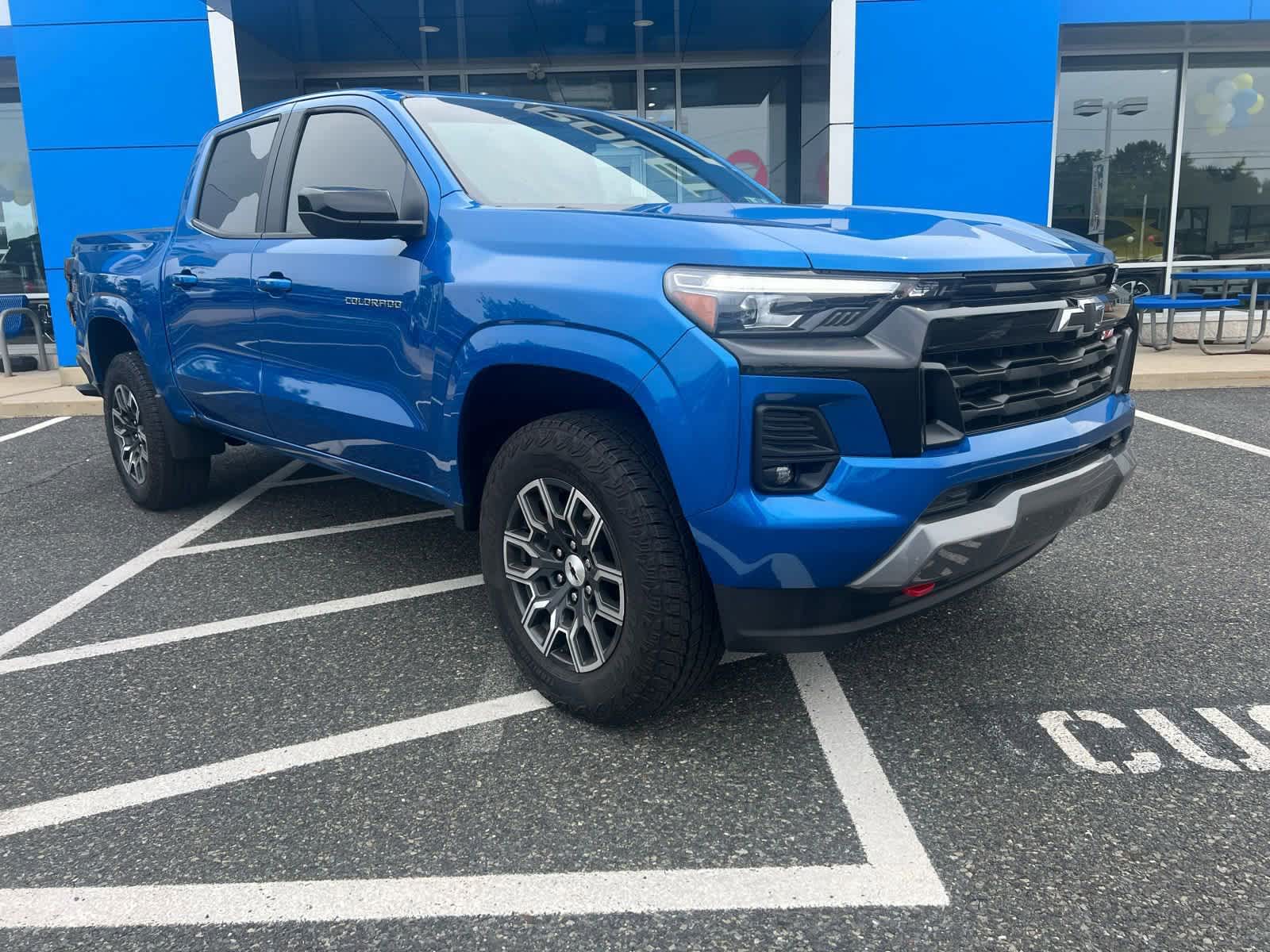 2023 Chevrolet Colorado Z71 photo 2