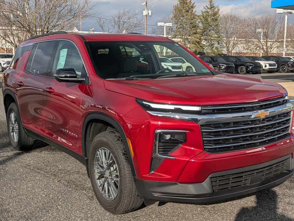 Used 2024 Chevrolet Traverse LT SUV