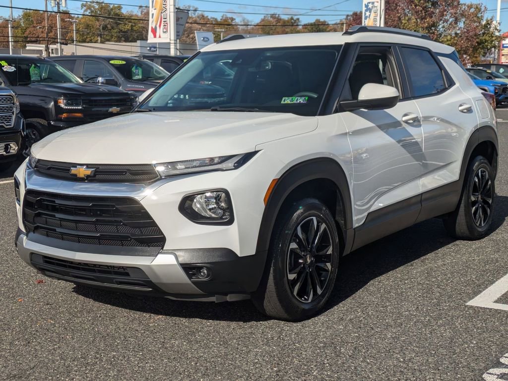 2022 Chevrolet Trailblazer LT photo 2