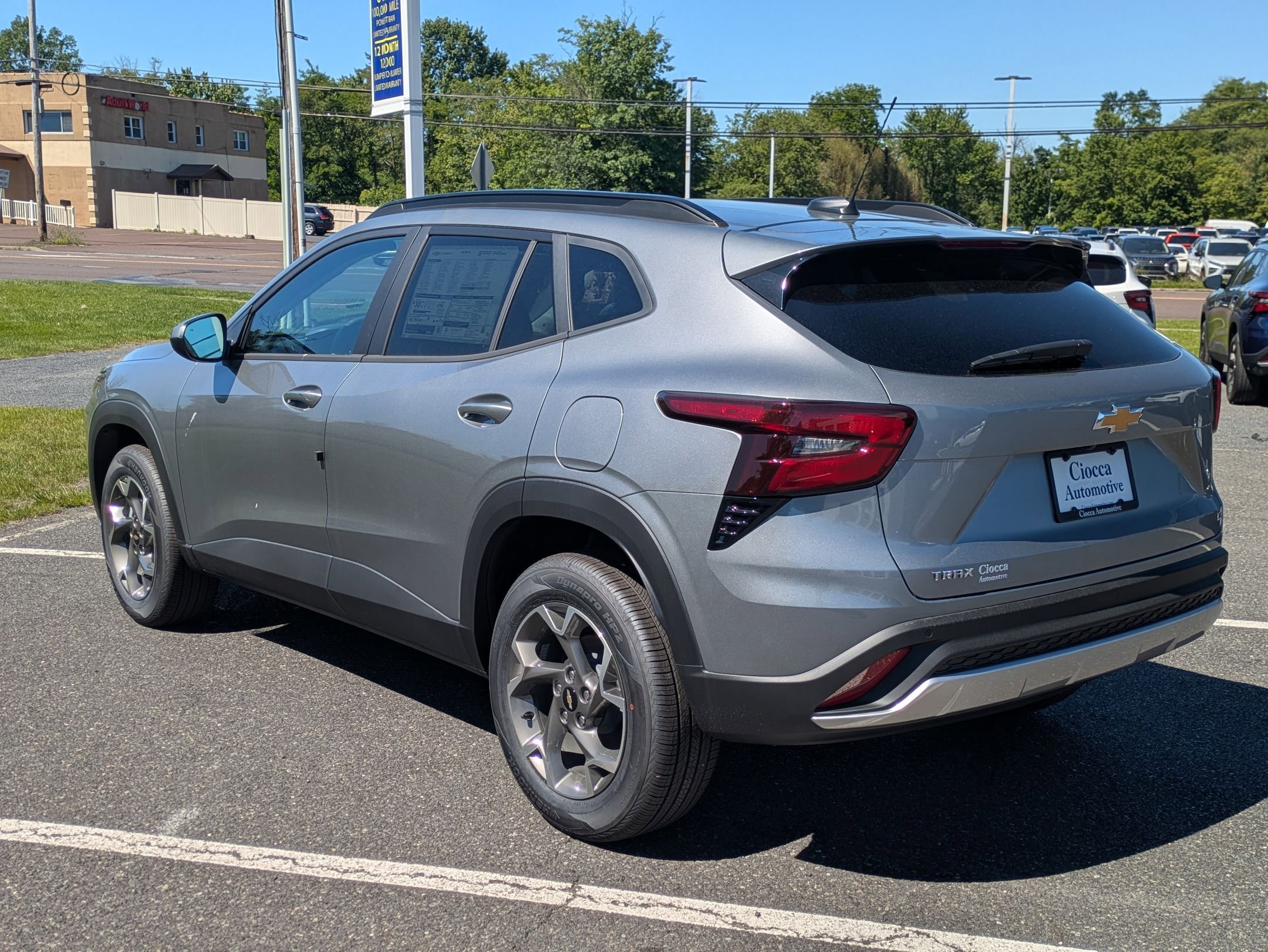 2025 Chevrolet Trax LT photo 4