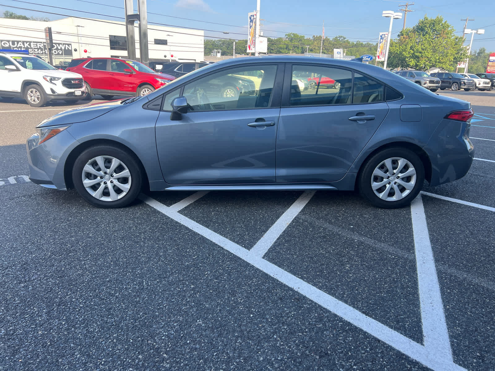 2022 Toyota Corolla LE photo 3