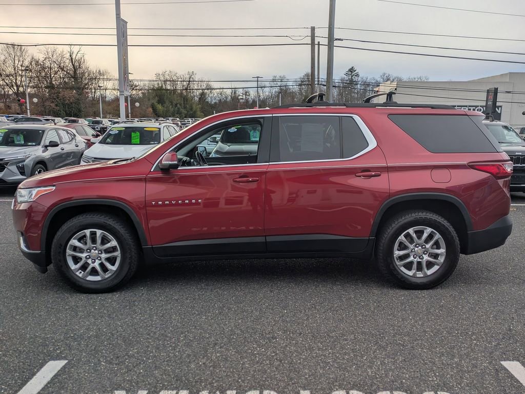 2021 Chevrolet Traverse Cloth photo 2