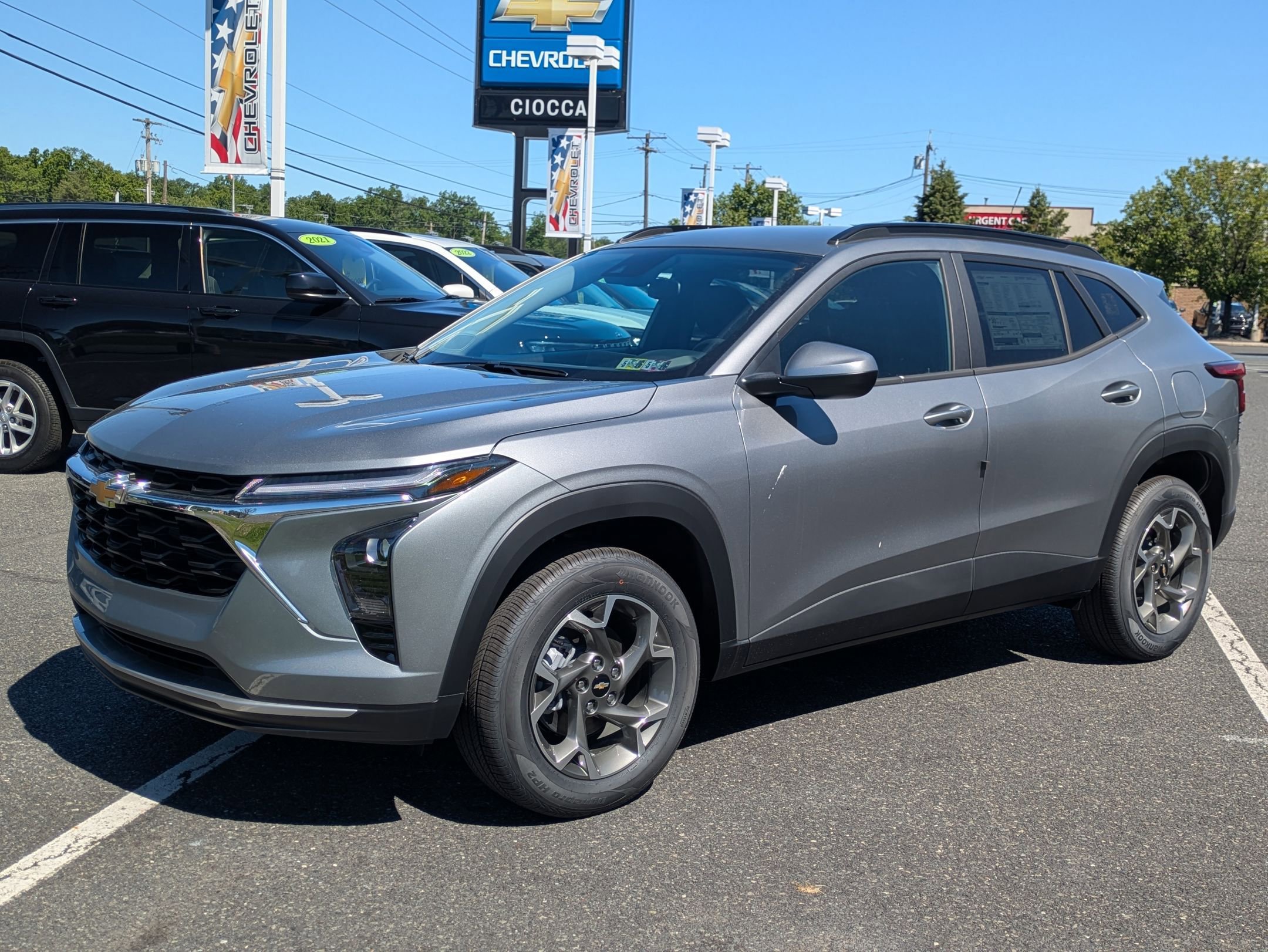 2025 Chevrolet Trax LT photo 3