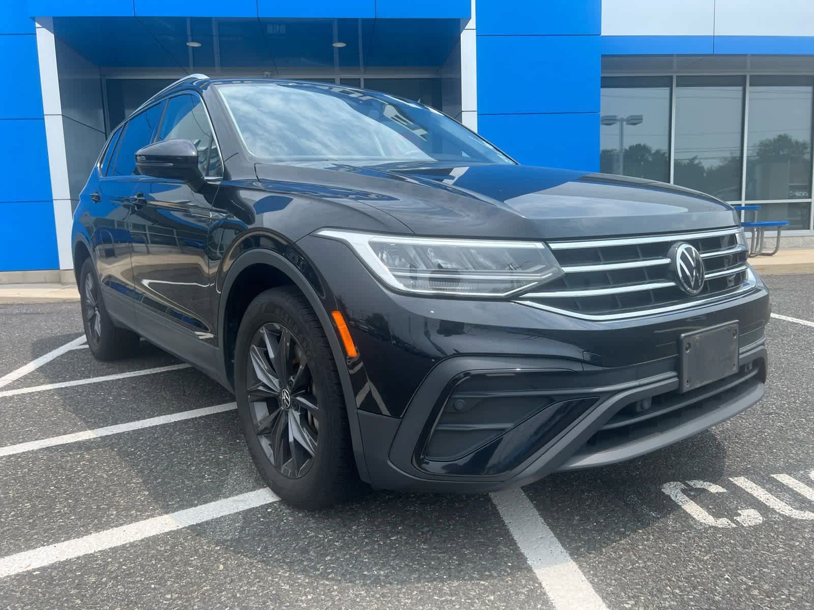 2022 Volkswagen Tiguan SE photo 2