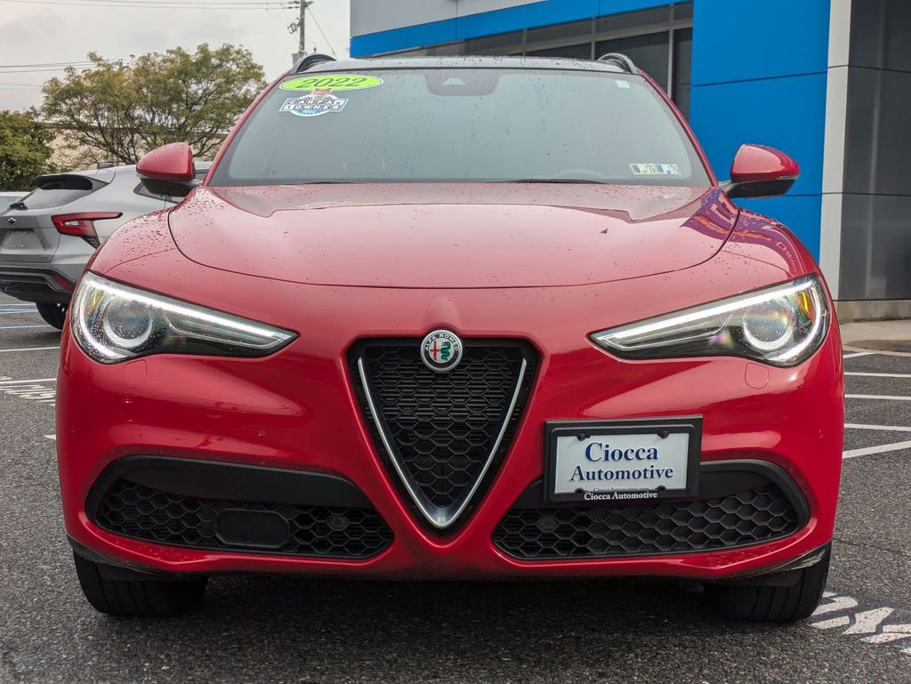 2022 Alfa Romeo Stelvio Ti photo 2