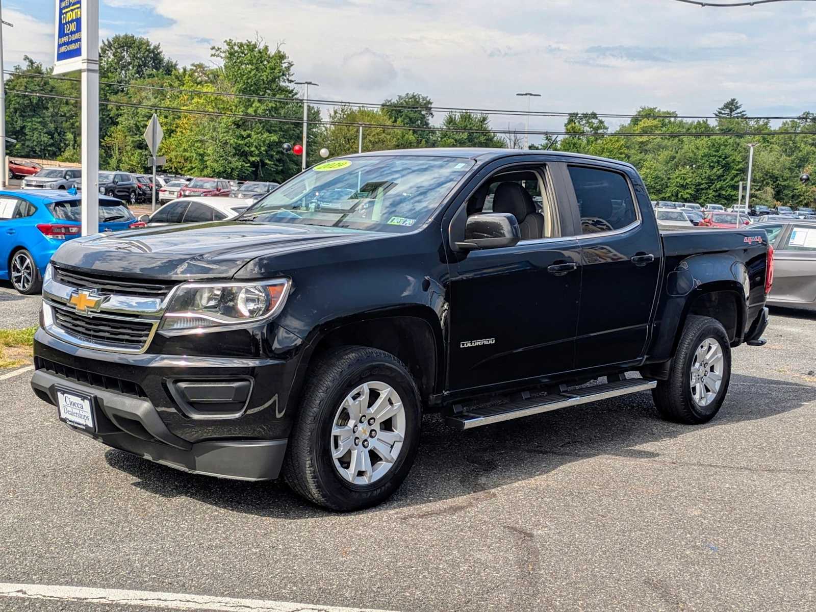 2019 Chevrolet Colorado LT photo 3