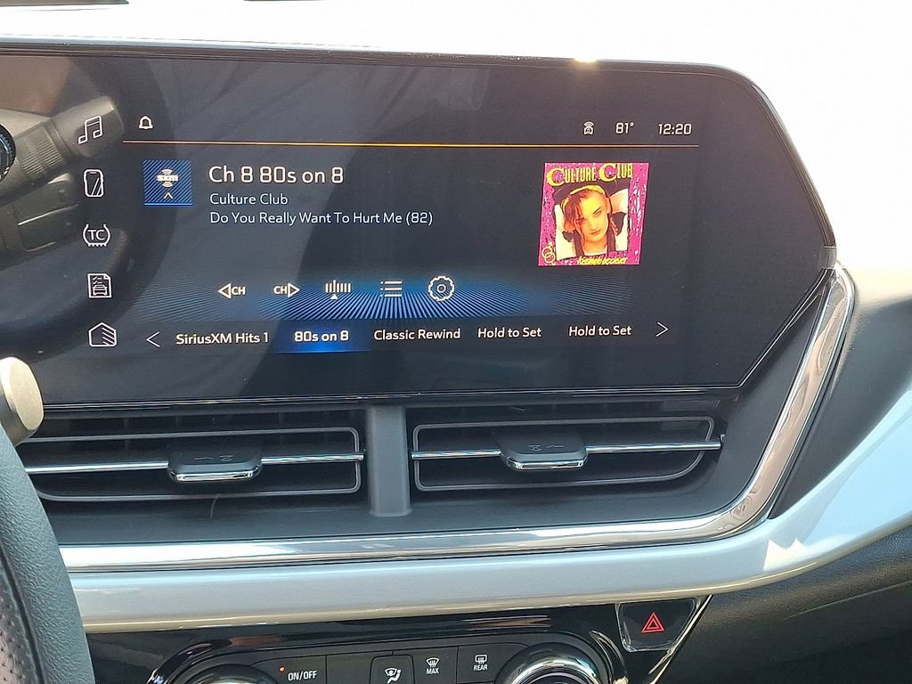 2025 Chevrolet Trax LT photo 3