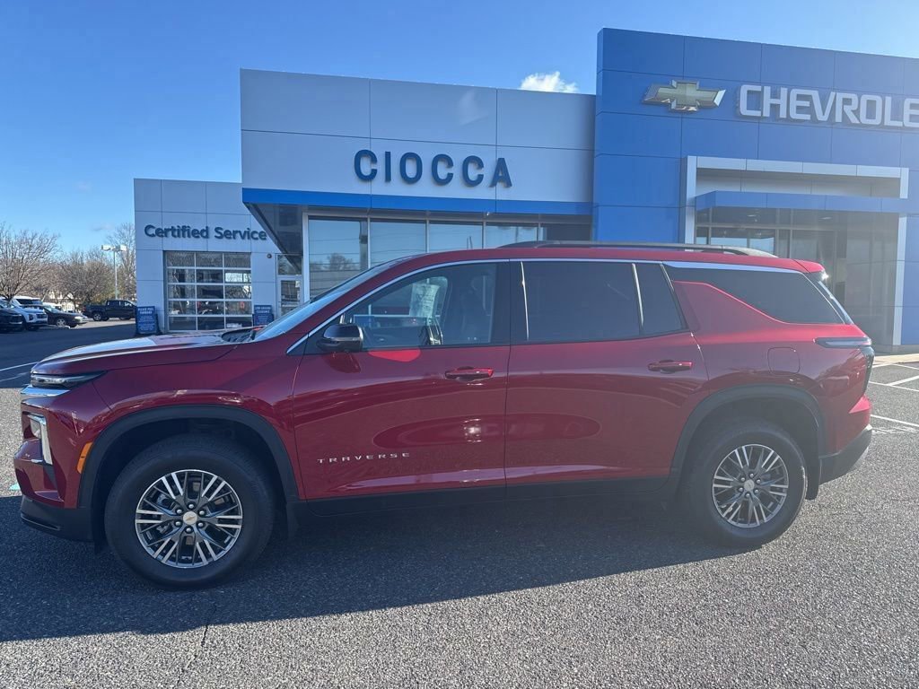 2024 Chevrolet Traverse 2LT photo 2
