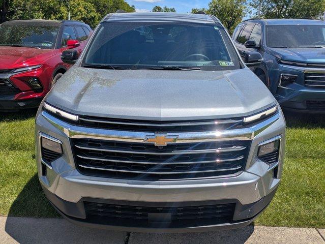 2025 Chevrolet Traverse photo 2