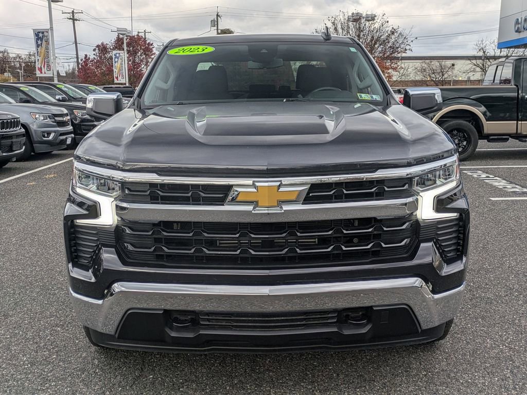2023 Chevrolet Silverado 1500 LT photo 2