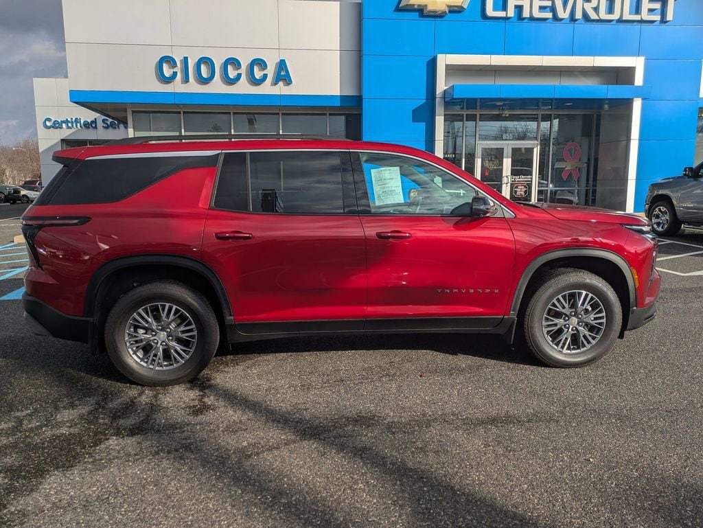 Used 2024 Chevrolet Traverse LT SUV