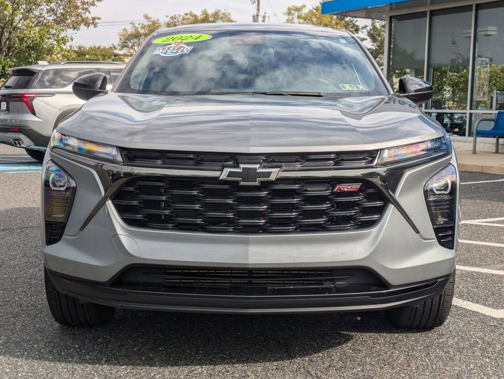 2024 Chevrolet Trax photo 2