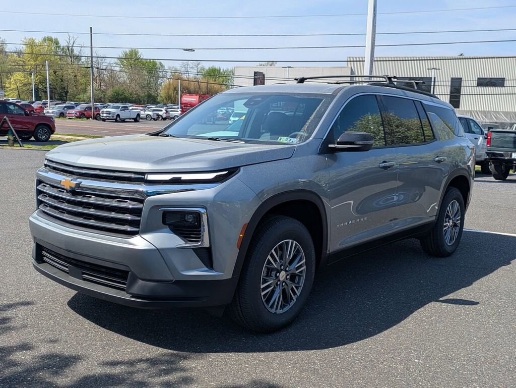 Used 2025 Chevrolet Traverse LT SUV