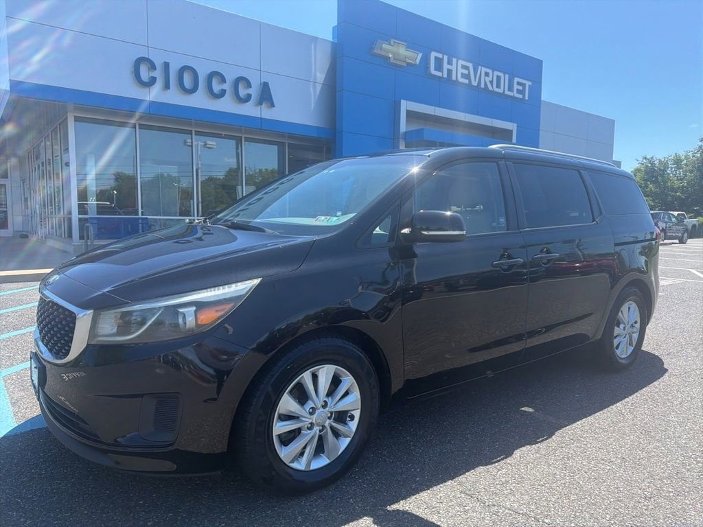 2016 Kia Sedona LX's photo