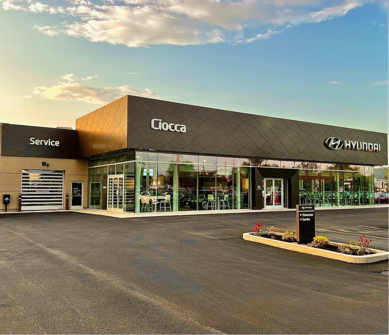 https://pictures.dealer.com/c/cioccadealerships/0410/ca9b445de4a939f41022bc9d89a5c48dx.jpg