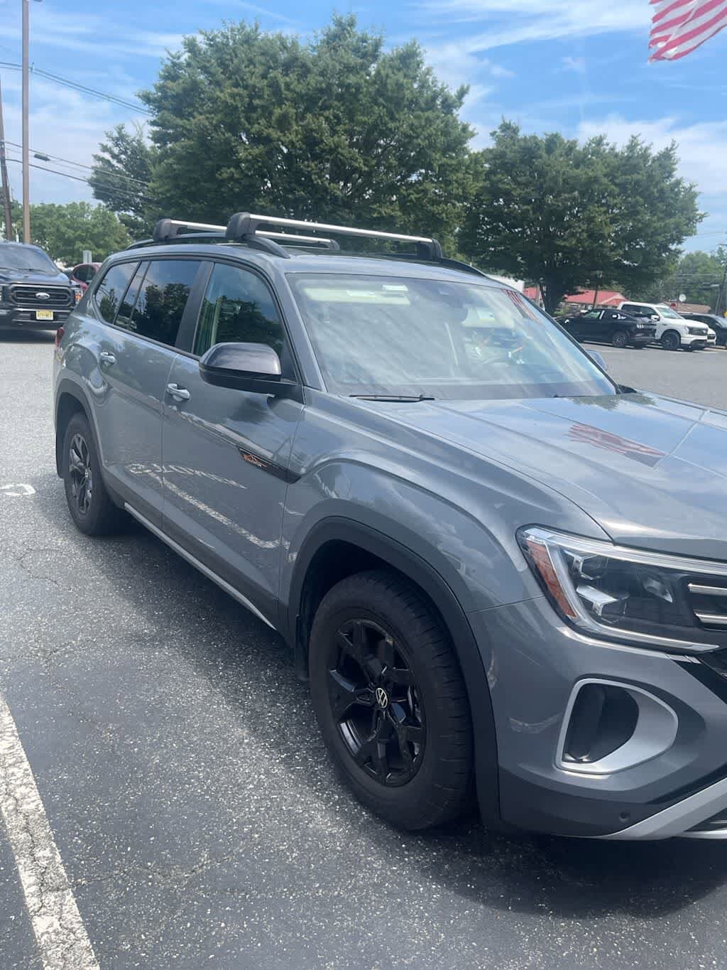 2024 Volkswagen Atlas Peak Edition SEL photo 2