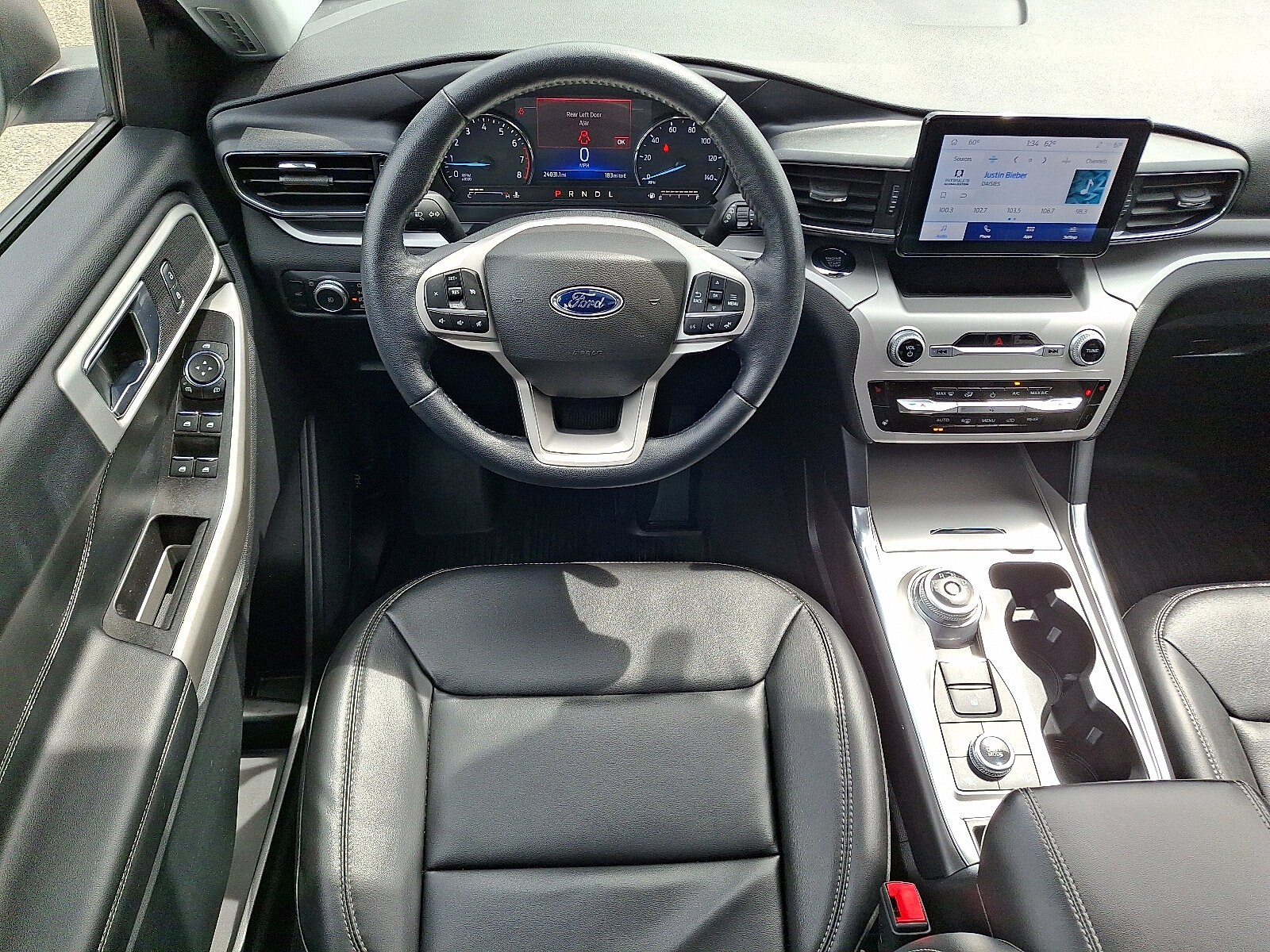 2022 Ford Explorer XLT photo 2