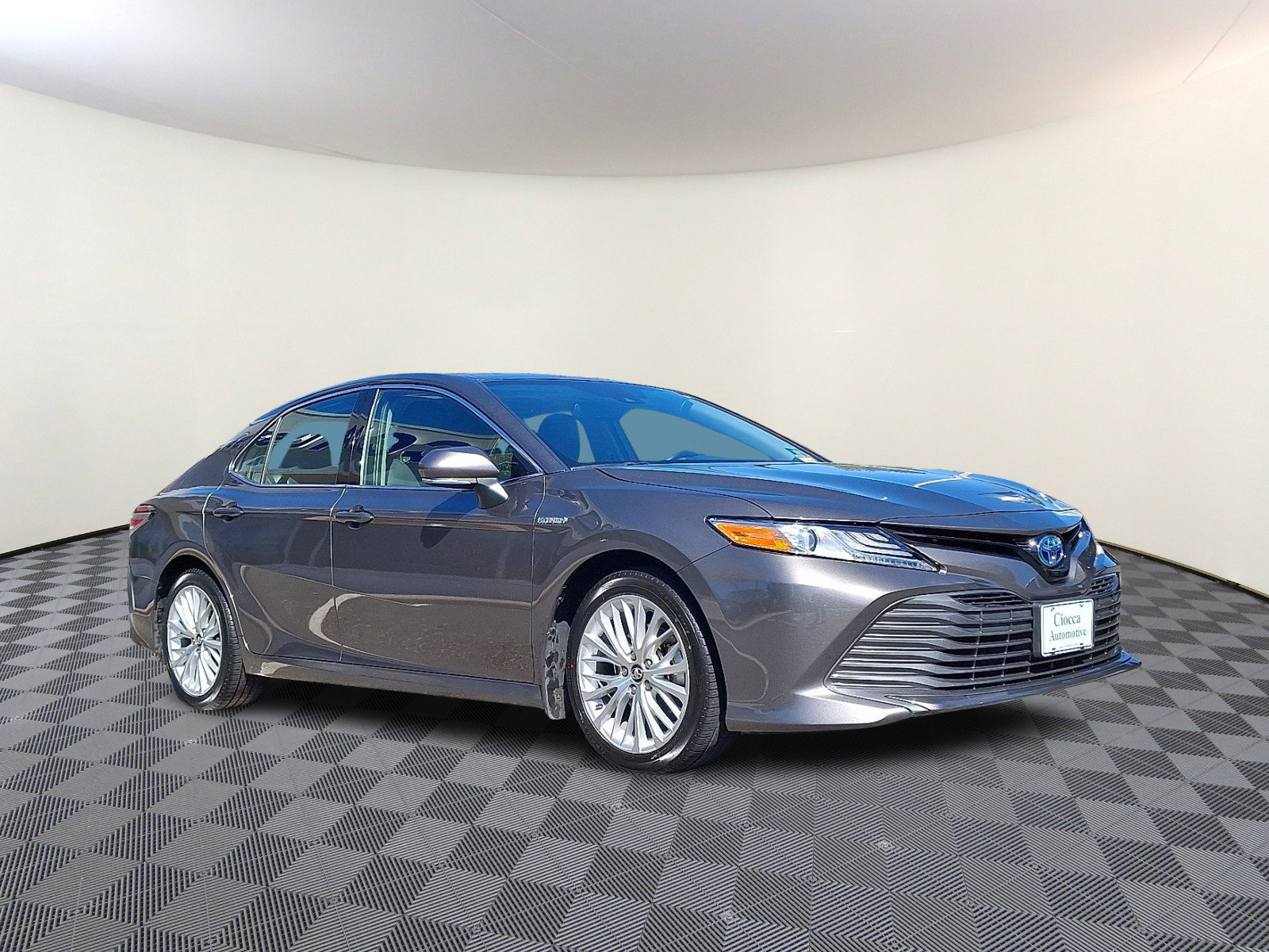 2020 Toyota Camry XLE's photo