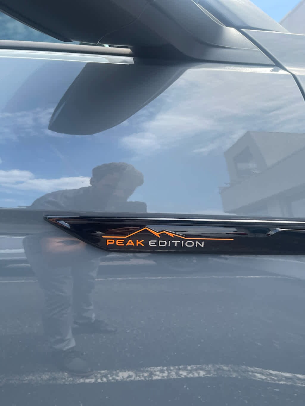 2024 Volkswagen Atlas Peak Edition SEL photo 3