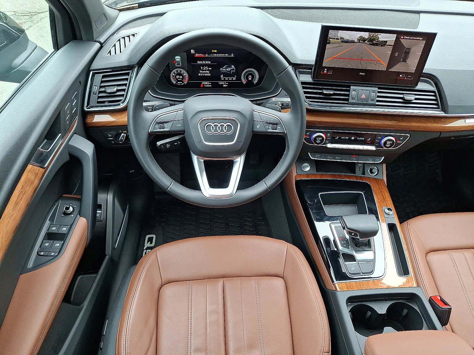 2023 Audi Q5 S line Premium Plus Hybrid photo 2