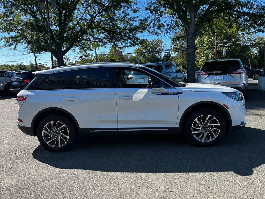 2021 Lincoln Corsair Standard photo 3