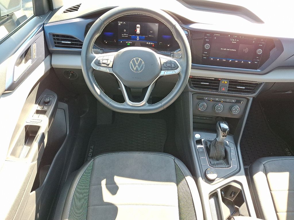 2022 Volkswagen Taos SE photo 2