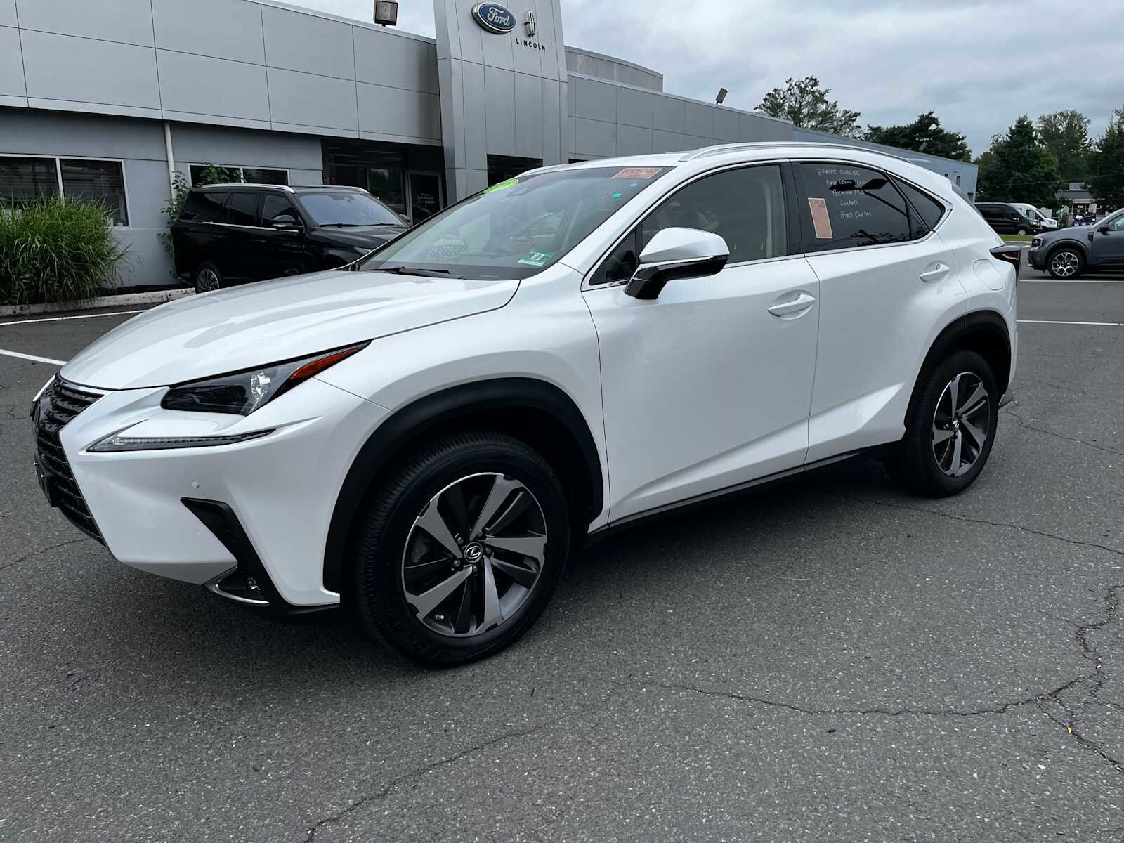 2018 Lexus NX 300 Luxury photo 3