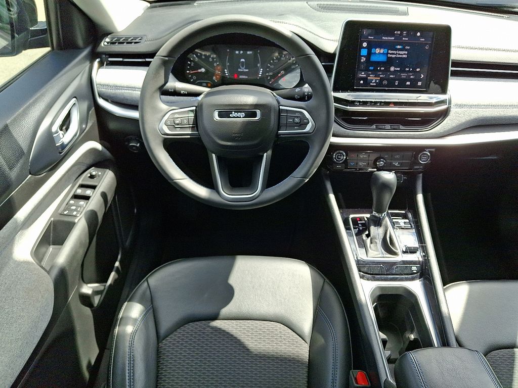 2022 Jeep Compass Latitude photo 2